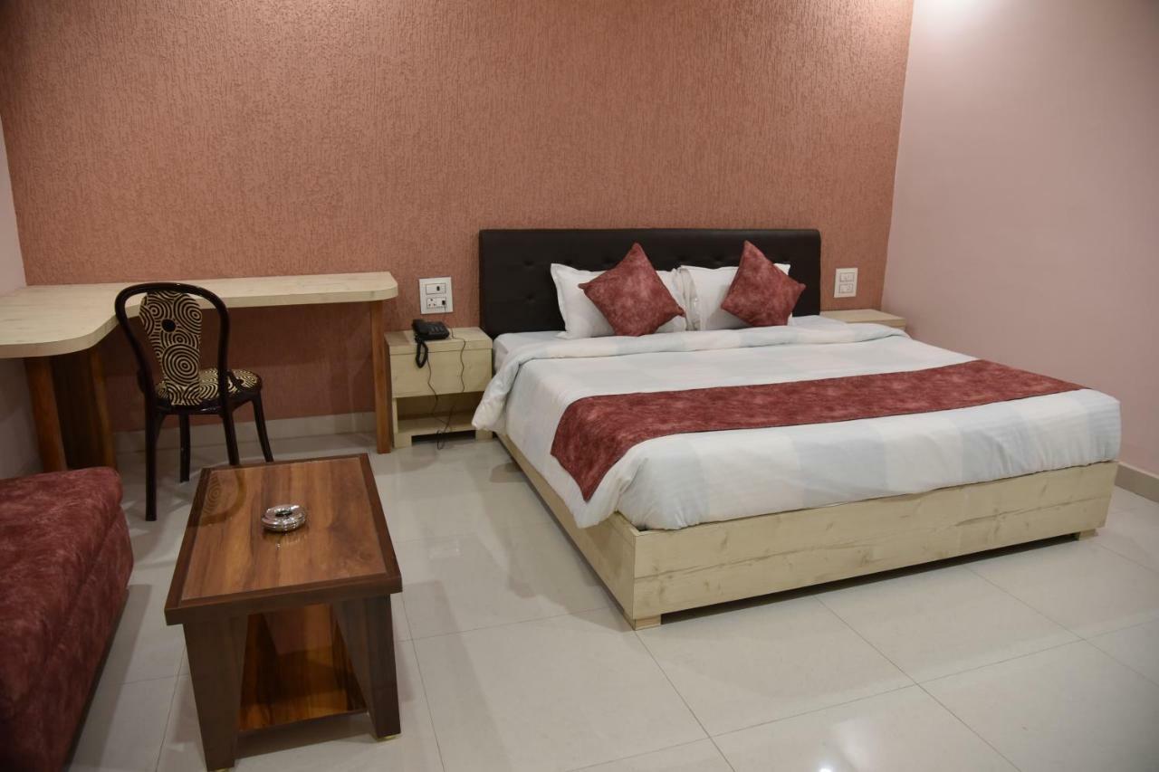 Hotel Pushpanjali Bhopal Exterior photo